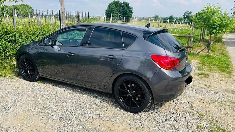 Usata Opel Astra 110 CV (80 kW) 2012 Berlina