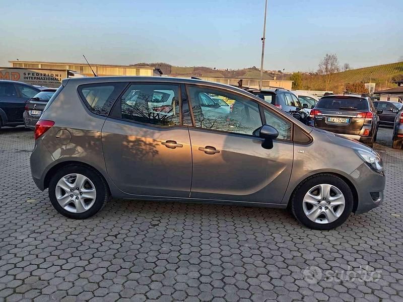 Usata Opel Meriva 120 CV (88 kW) 2014 Grigio Monovolume