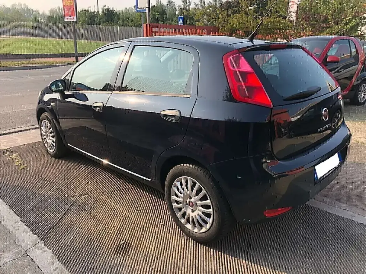 Usata Fiat Punto Street 69 CV (50 kW) 2017 Blu Utilitaria