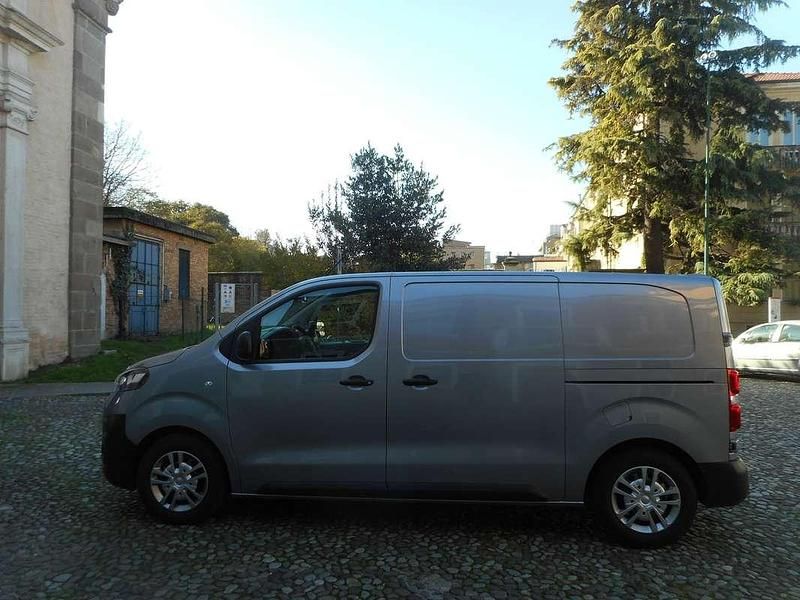 Usata Opel Vivaro Enjoy 122 CV (89 kW) 2021 Argento Monovolume