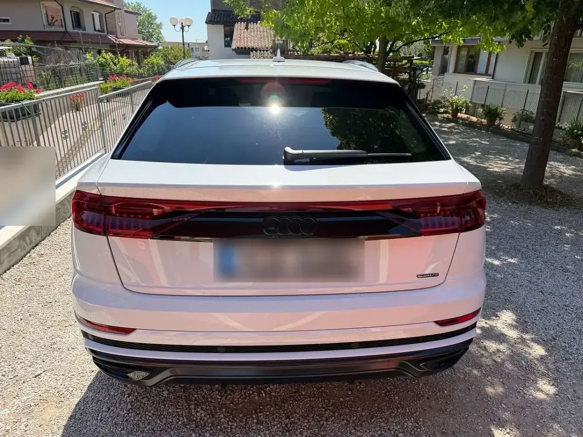 Usata Audi Q8 S-Line 286 CV (210 kW) 2023 Bianco SUV
