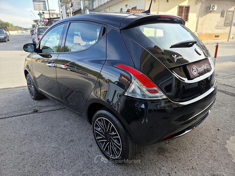 Usata Lancia Ypsilon Silver 69 CV (50 kW) 2023 Nero Utilitaria