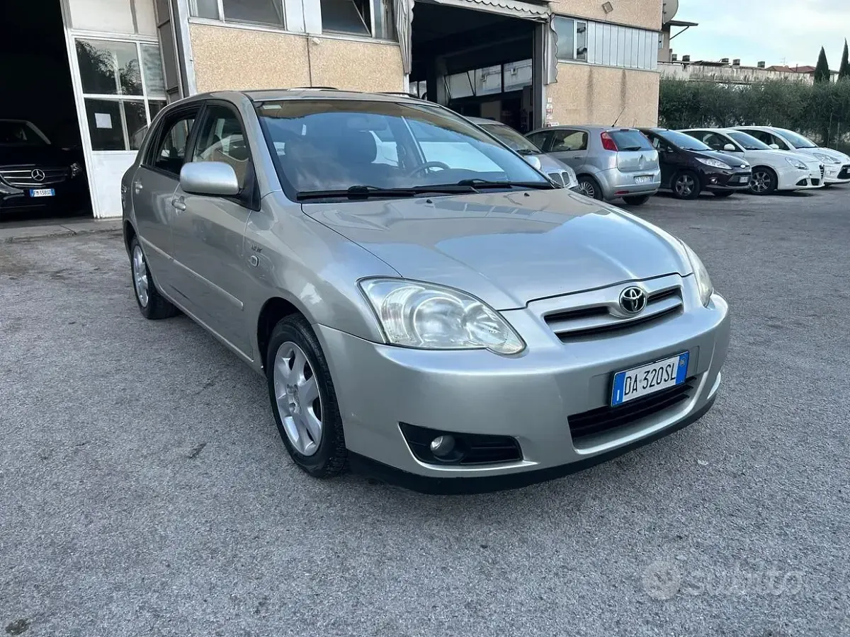 Usata Toyota Corolla 90 CV (66 kW) 2006 Grigio Berlina