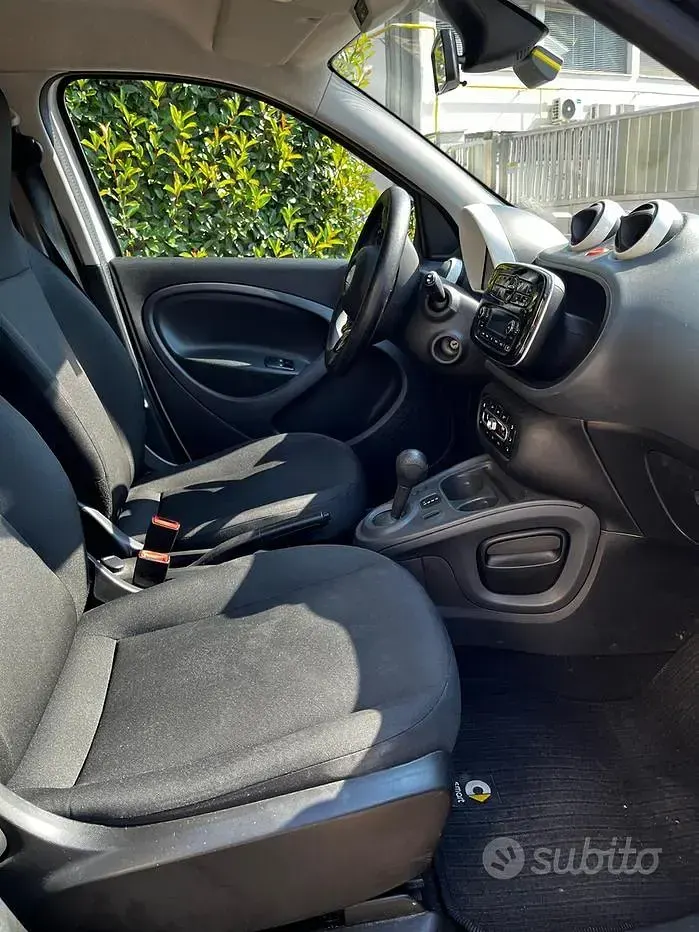 Usata Smart ForFour 64 CV (47 kW) 2017 Bianco Utilitaria