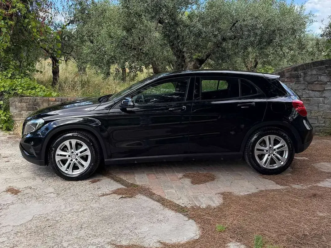 Usata Mercedes GLA180 Executive 109 CV (80 kW) 2015 Nero SUV