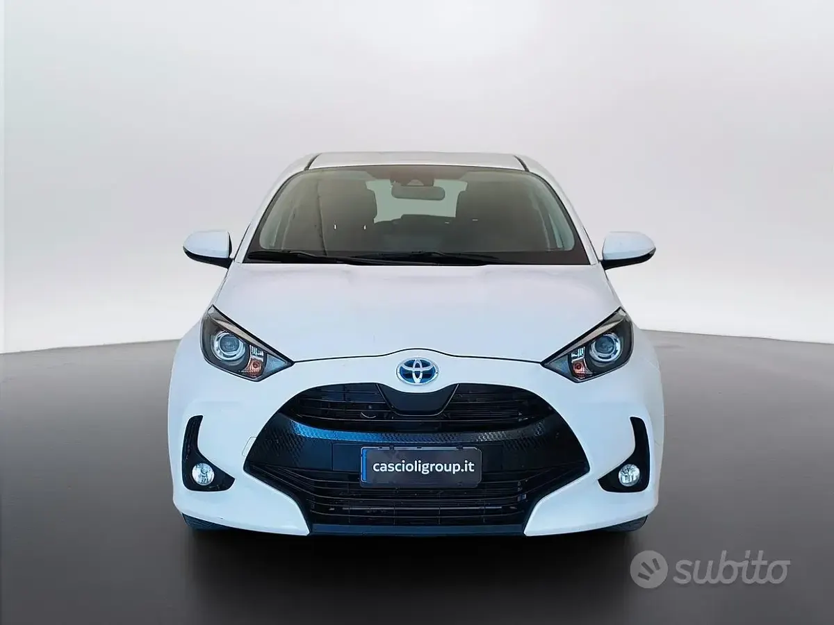 Usata Toyota Yaris Hybrid Active 92 CV (67 kW) 2023 Bianco Berlina