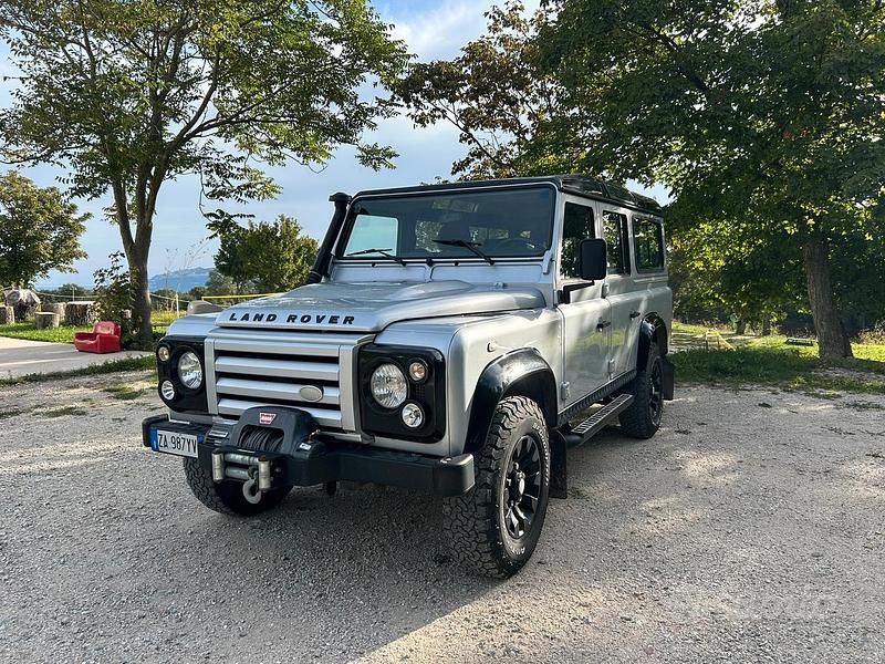 Grigio Usata 2012 Land Rover Defender SUV | 37.500 € (Molto cara) - Immagine 1/4
