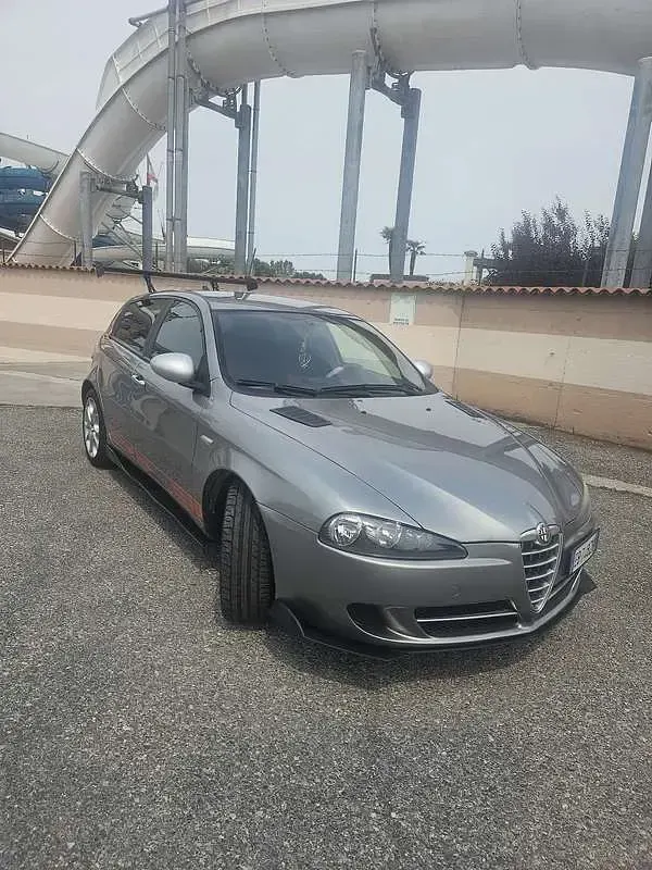 Usata Alfa Romeo 147 Progression 105 CV (77 kW) 2010 Grigio Utilitaria
