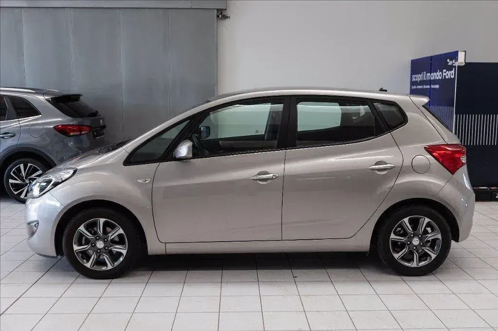 Usata Hyundai ix20 90 CV (66 kW) 2017 Argento metallizzato Utilitaria
