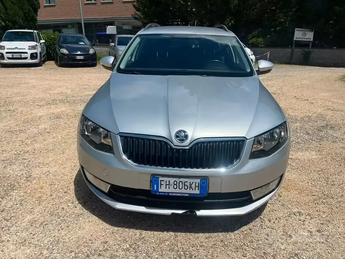 Usata Skoda Octavia Style 110 CV (80 kW) 2017 Grigio Station wagon