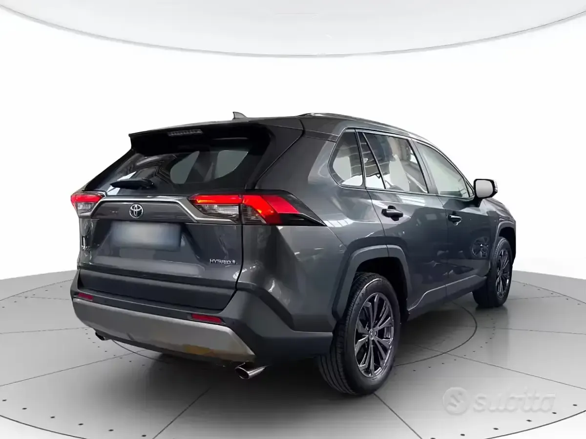 Usata Toyota RAV4 Hybrid 178 CV (130 kW) 2022 Grigio SUV