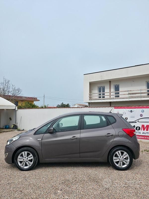 Usata Hyundai ix20 Comfort 90 CV (66 kW) 2011 Grigio Utilitaria