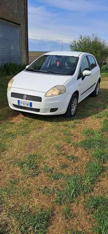 Usata Fiat Grande Punto Dynamic 77 CV (56 kW) 2009 Utilitaria