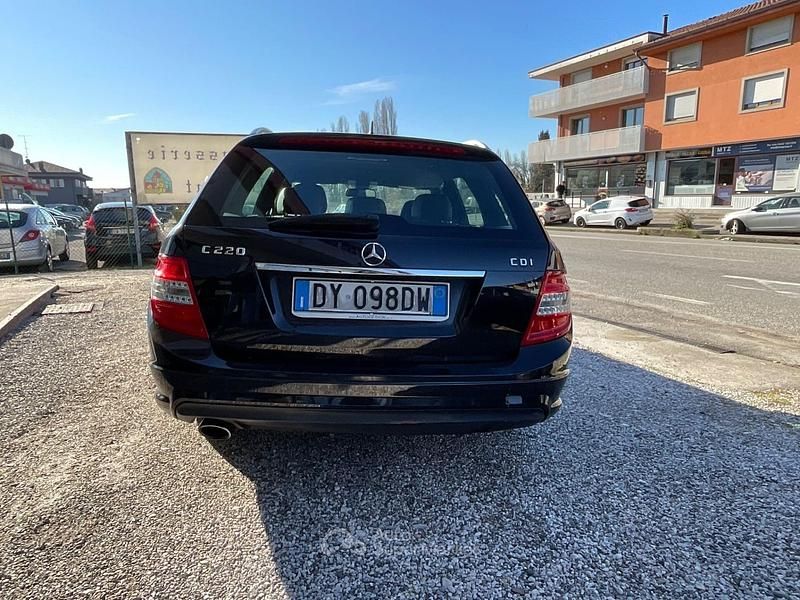 Usata Mercedes C220 Avantgarde 170 CV (125 kW) 2009 Nero Station wagon