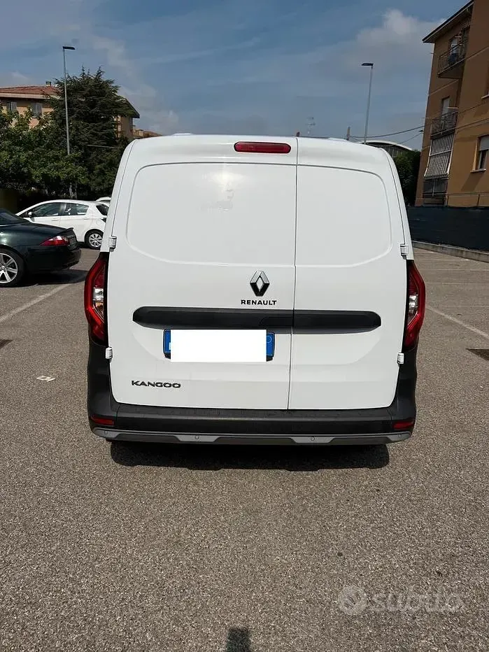 Usado Renault Kangoo 95 CV (69 kW) 2022 Blanco Monovolumen