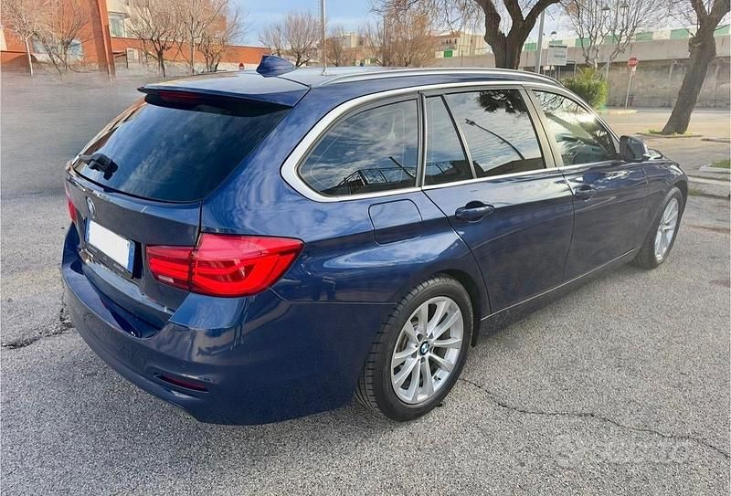 Usata BMW 318 Sport Line 150 CV (110 kW) 2018 Blu Station wagon