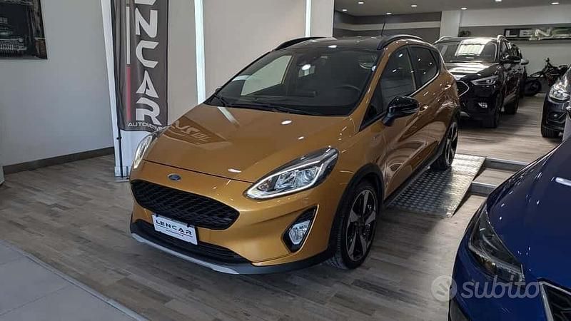 Usata Ford Fiesta Active 100 CV (73 kW) 2018 Arancione Berlina