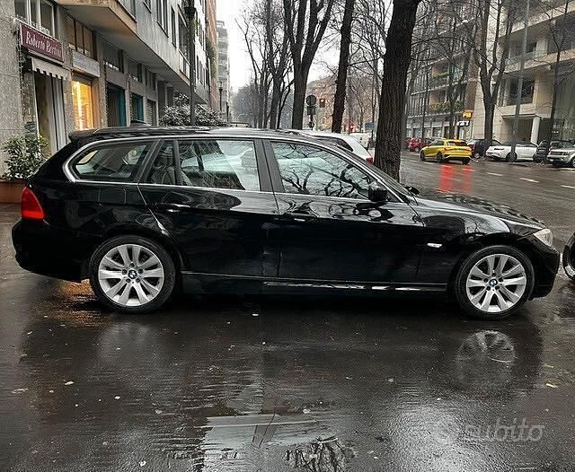Usata BMW 318 143 CV (105 kW) 2011 Nero Station wagon