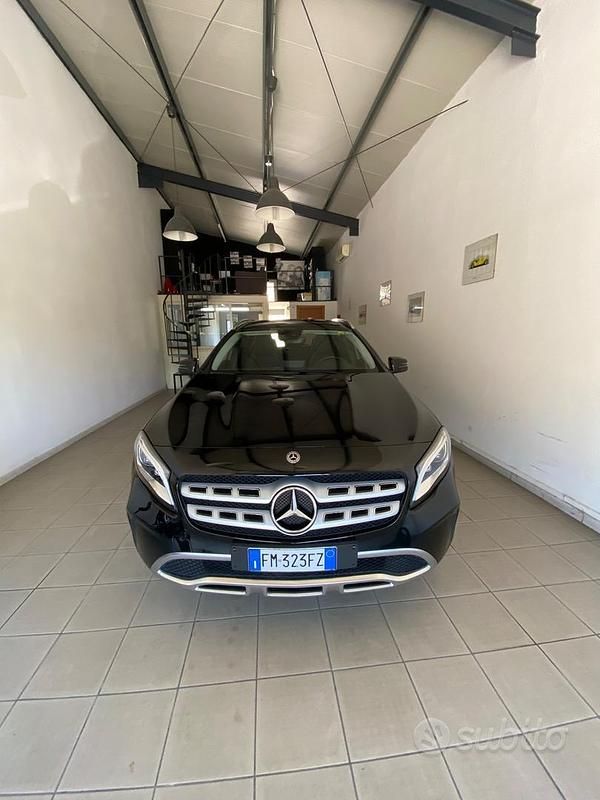 Usata Mercedes GLA200 136 CV (100 kW) 2017 Nero SUV