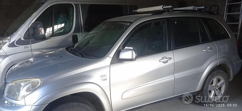 Grigio Usata 2004 Toyota RAV4 SUV | 6000 € (Molto cara) - Immagine 1/1