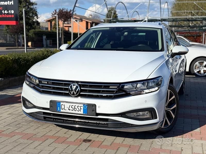 Usata VW Passat Executive 150 CV (110 kW) 2022 Bianco Station wagon