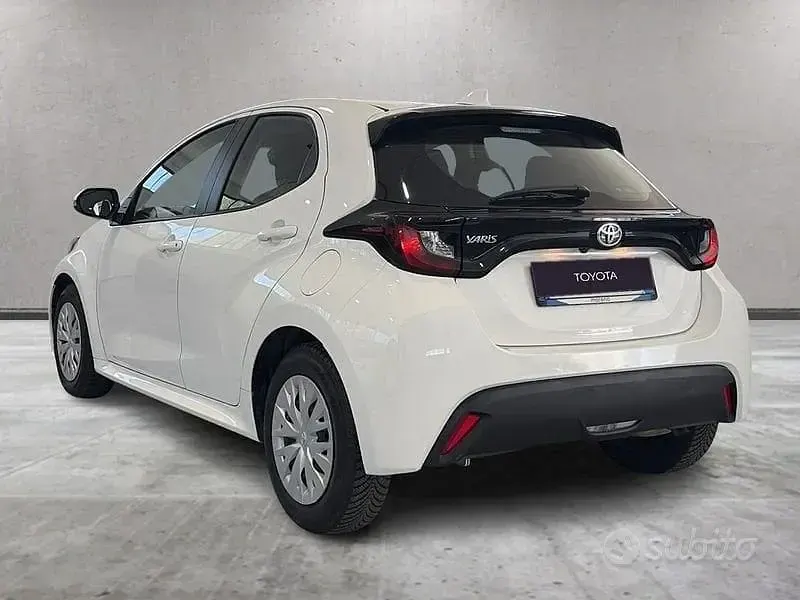 Usata Toyota Yaris Active 72 CV (52 kW) 2023 Super white Utilitaria