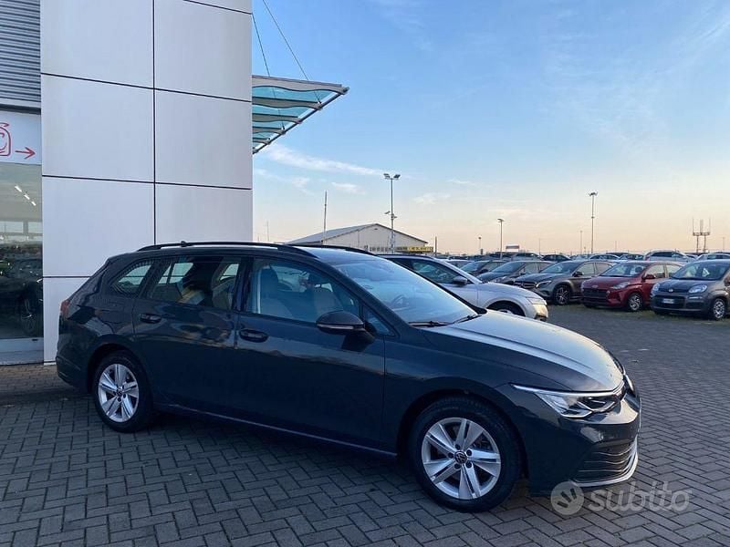 Usata VW Golf VIII Life 150 CV (110 kW) 2022 Grigio Station wagon