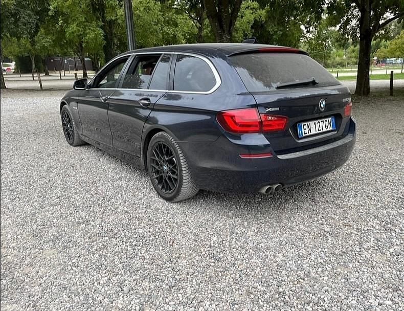 Usata BMW 530 Efficient Dynamics 258 CV (189 kW) 2012 Blu/azzurro Station wagon