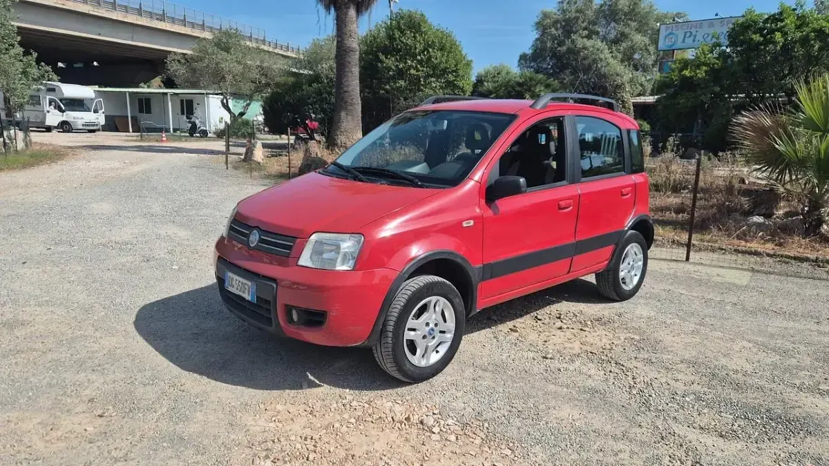 Usata Fiat Panda 4x4 69 CV (50 kW) 2007 Rosso Utilitaria