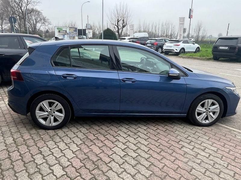 Usata VW Golf VIII Life 116 CV (85 kW) 2025 Blu Berlina