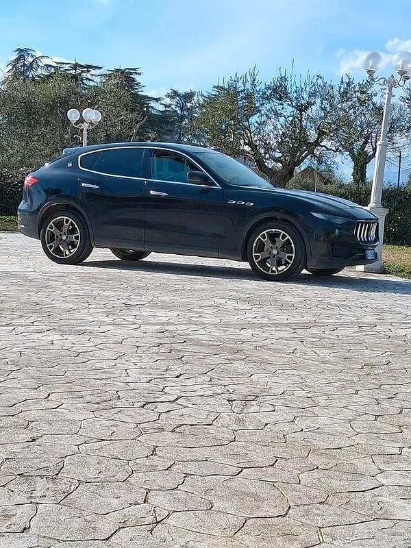 Usata Maserati Levante 275 CV (202 kW) 2017 Nero SUV