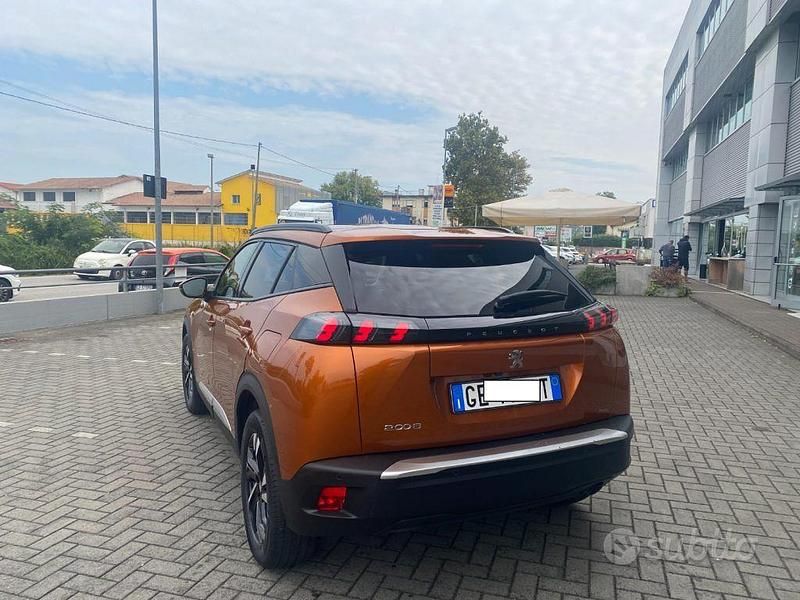 Usata Peugeot 2008 Allure 101 CV (74 kW) 2021 Arancione SUV