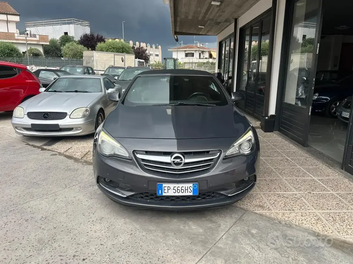 Usata Opel Cascada Cosmo 165 CV (121 kW) 2013 Grigio Cabrio