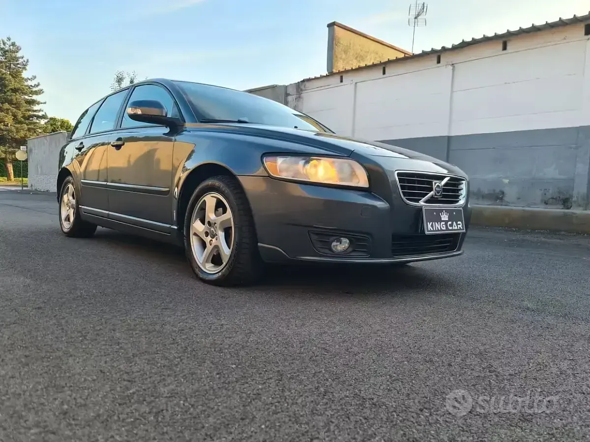 Usata Volvo V50 R-Design 115 CV (84 kW) 2011 Grigio Station wagon