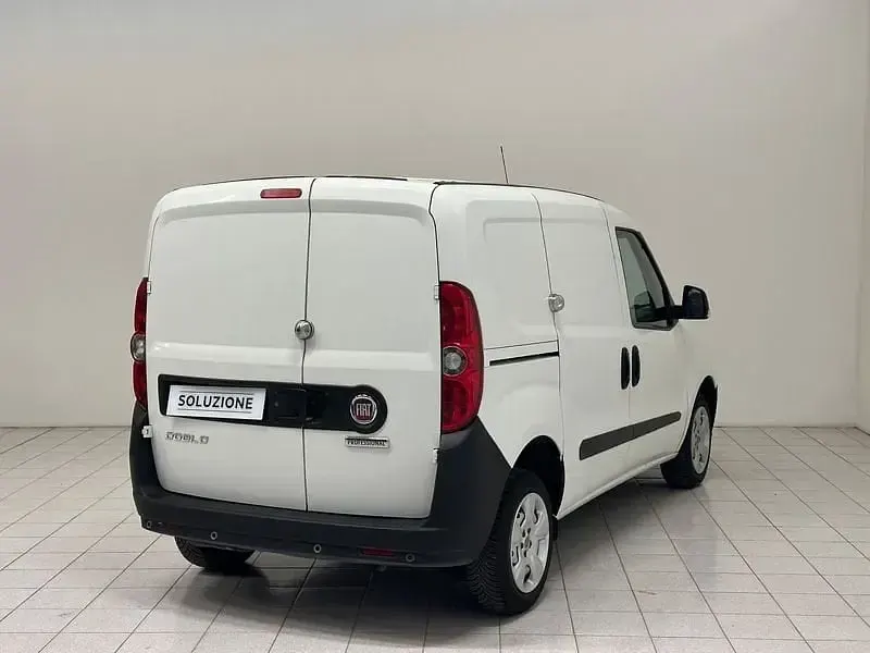 Käytetty Fiat Doblò Business 95 HP (69 kW) 2021 Valkoinen Tila-auto
