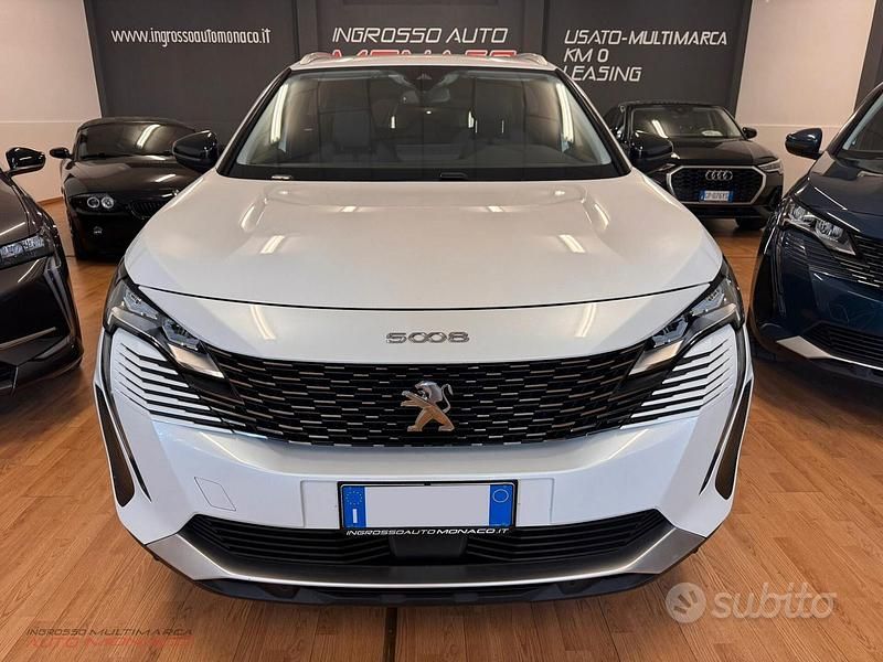 Usata Peugeot 5008 Allure 130 CV (95 kW) 2022 Bianco SUV