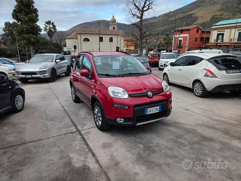 Usata Fiat Panda 4x4 S 75 CV (55 kW) 2014 Rosso Utilitaria
