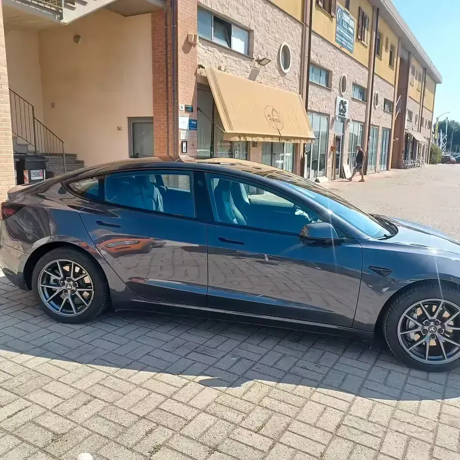 Usata Tesla Model 3 152 kW (208 CV) 2022 Grigio Berlina