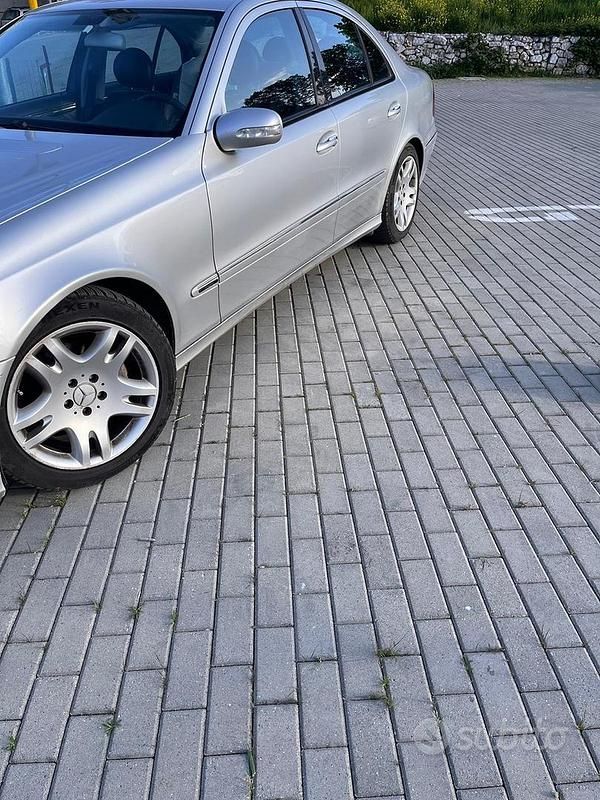Usata Mercedes E280 2006 Grigio Berlina