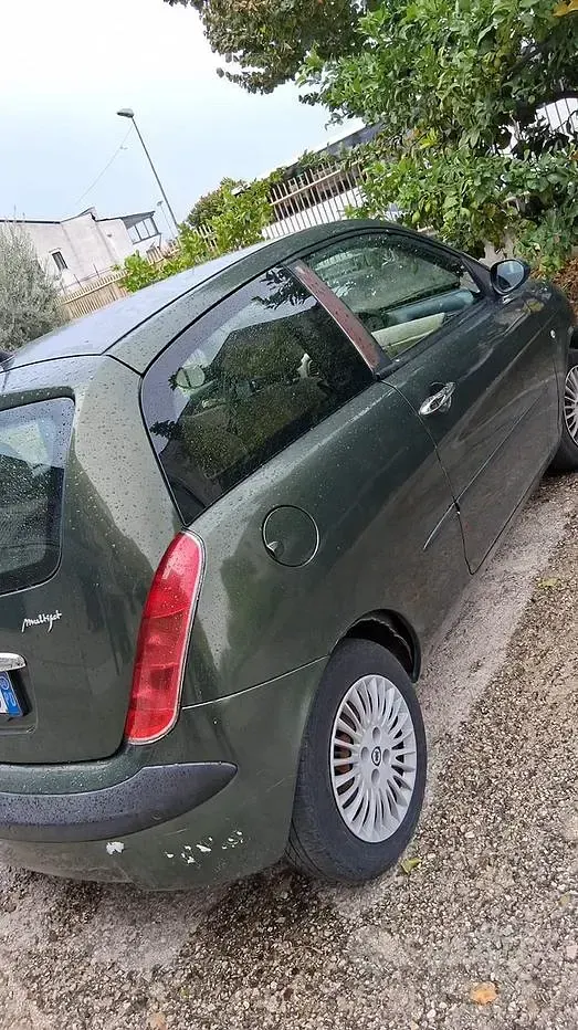 Usata Lancia Ypsilon 70 CV (51 kW) 2004 Verde Utilitaria