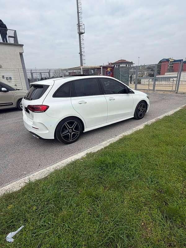 Usata Mercedes B180 AMG 116 CV (85 kW) 2019 Bianco Utilitaria