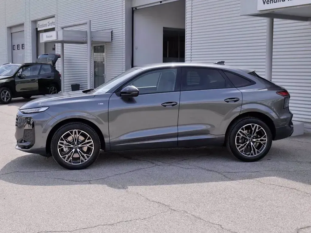 Nuova Audi Q3 Sportback S-Line 150 CV (110 kW) 2026 Grigio perlato SUV