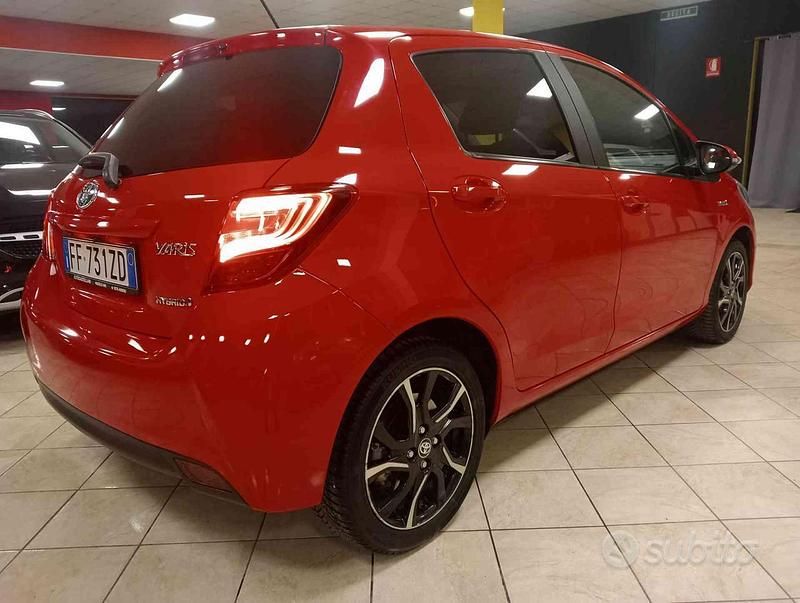 Usata Toyota Yaris Style 73 CV (53 kW) 2016 Rosso Berlina