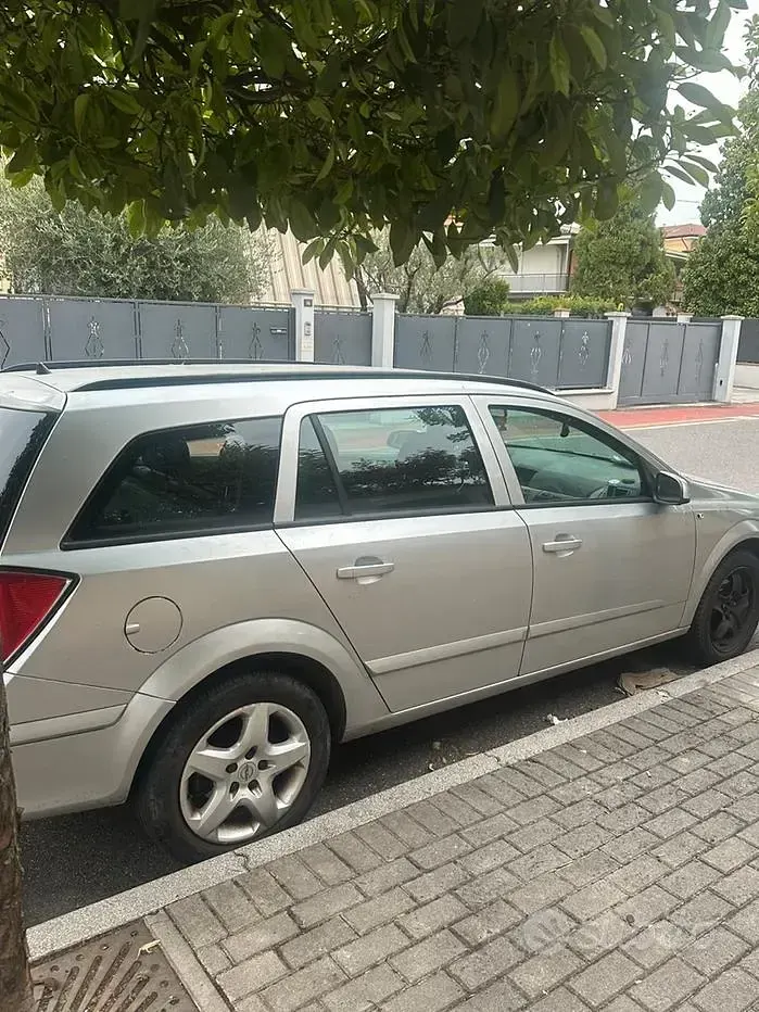 Usata Opel Astra 101 CV (74 kW) 2008 Grigio Station wagon