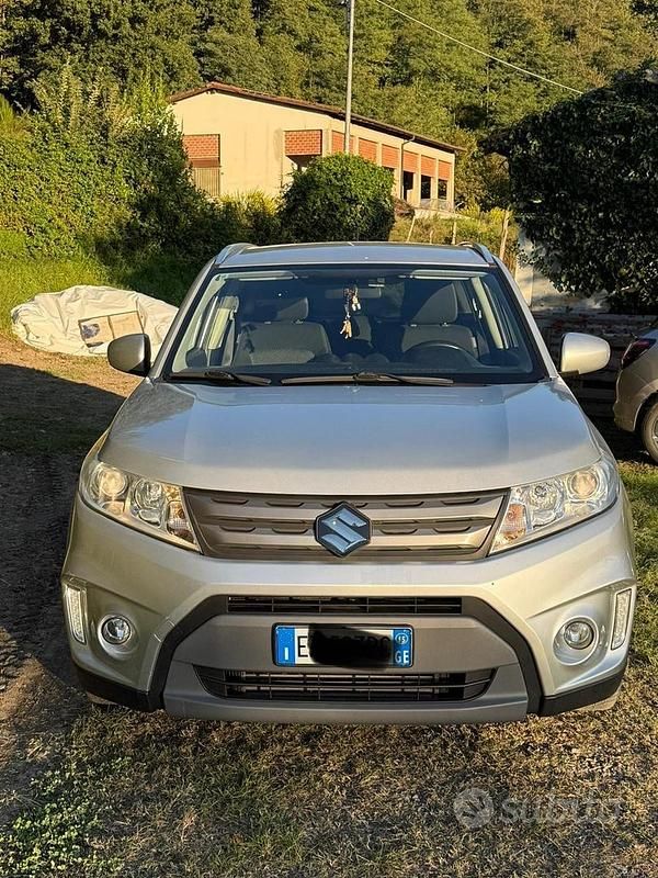 Grigio Usata 2015 Suzuki Vitara SUV | 10.500 € (Super prezzo) - Immagine 1/4