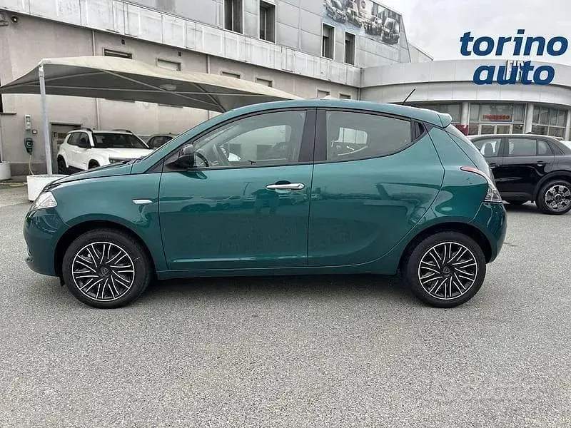 Usata Lancia Ypsilon Gold 69 CV (50 kW) 2018 Verde Utilitaria