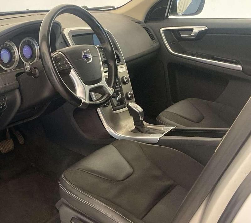 Usata Volvo XC60 Momentum 163 CV (119 kW) 2013 Argento metallizzato SUV