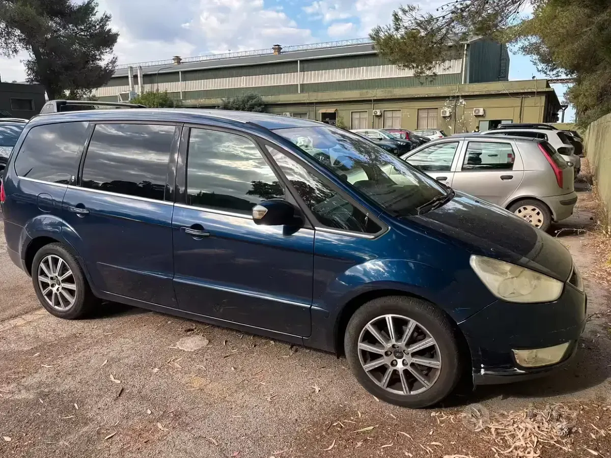 Usata Ford Galaxy Ghia 140 CV (102 kW) 2008 Bluazzurro Monovolume