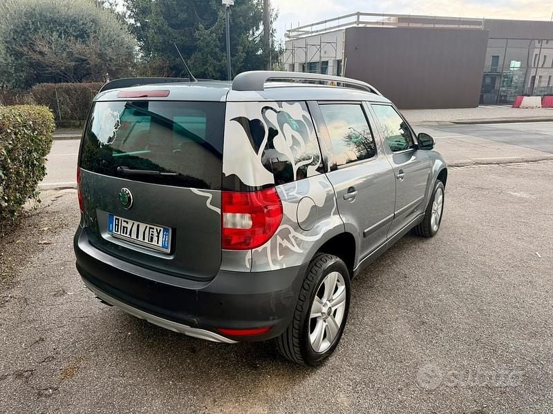 Usata Skoda Yeti Adventure 140 CV (102 kW) 2011 Grigio SUV