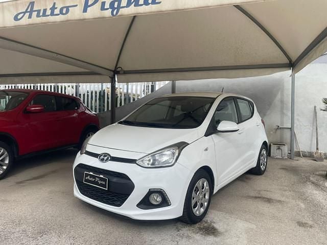 Bianco Usata 2016 Hyundai i10 Edition Utilitaria | 6200 € (Buon prezzo) - Immagine 1/4